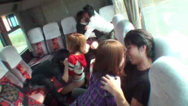 Японки в автобусе занимаются страстным сексом с водителем
